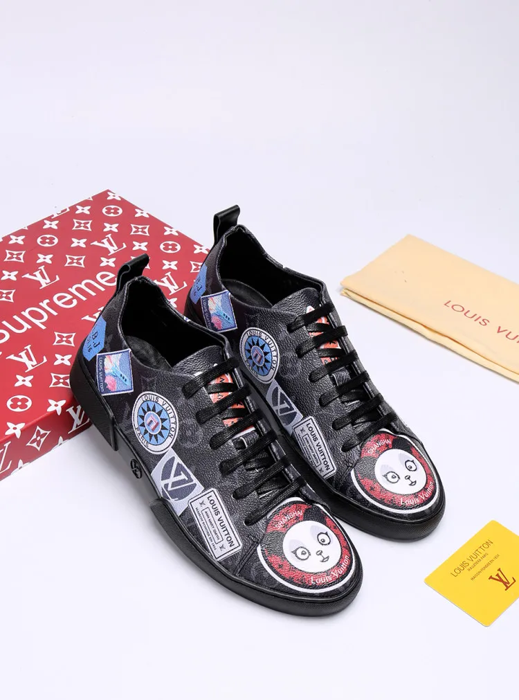 Factory price: 360💰【LV】Animal series limited edition low-top sports shoes for men, L classic print, new autumn and winter style, original replica, 1:1 Counter quality, the fabric is Italian 🇮🇹 imported cowhide ➕🇮🇹 pure sheepskin lining ➕ original outsole, 🔍🔍 high quality, you can go in and out of the counter at will, welcome to compare, the outsole line will never be unglued, all sellers are welcome to sell in the picture above, can be shipped in one piece, code number: 38-44 (45 codes can be customized)